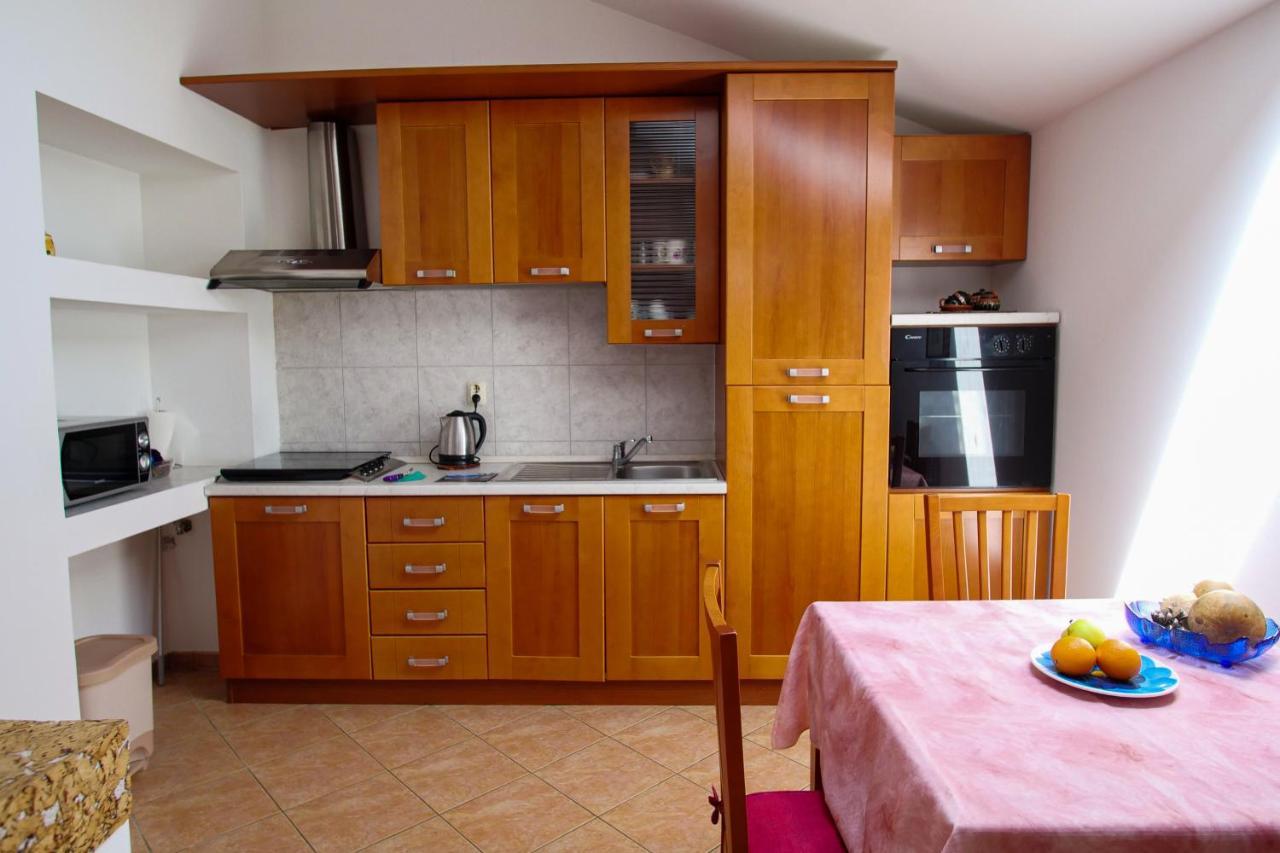 Amu Apartment Пула Экстерьер фото