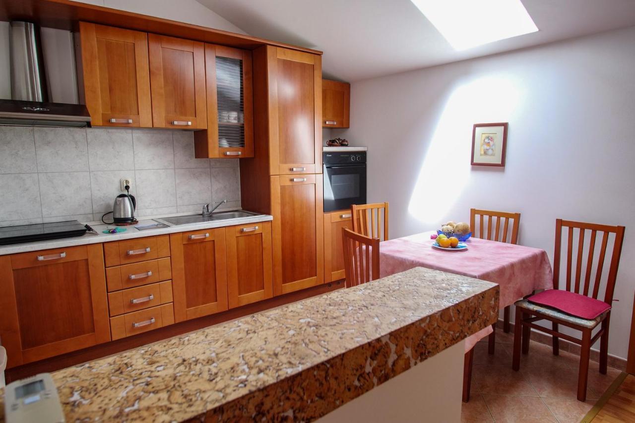 Amu Apartment Пула Экстерьер фото