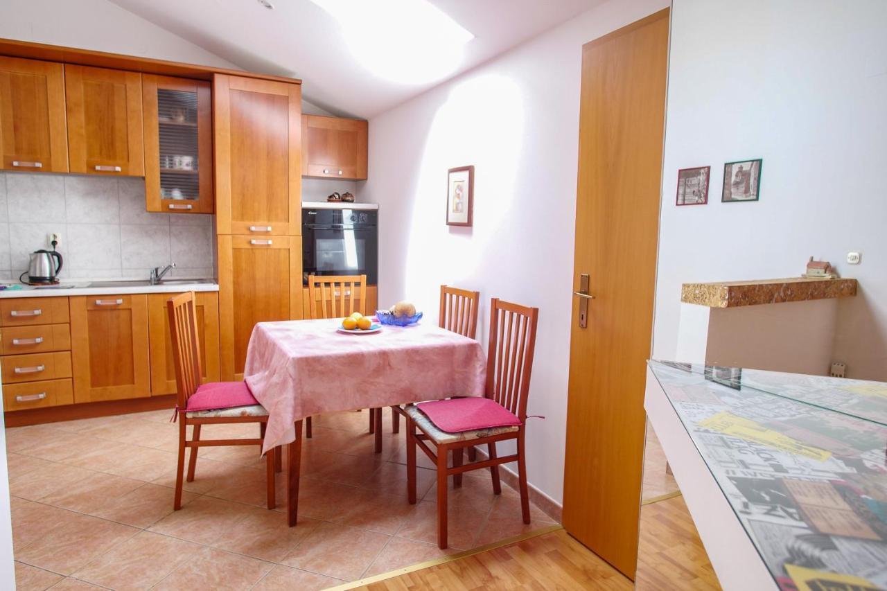 Amu Apartment Пула Экстерьер фото